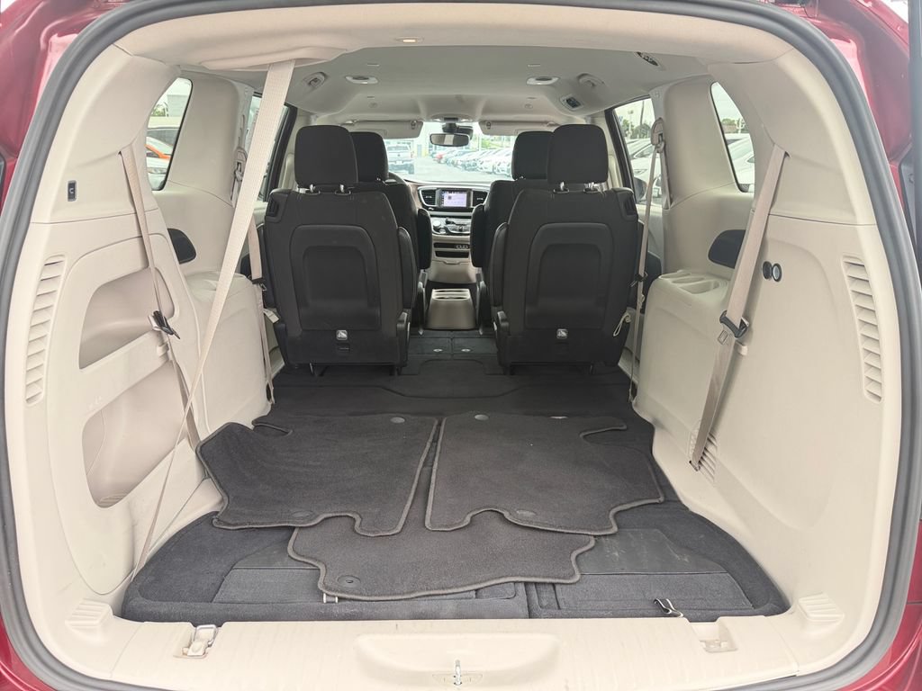 Used 2023 Chrysler Voyager LX FWD image 17