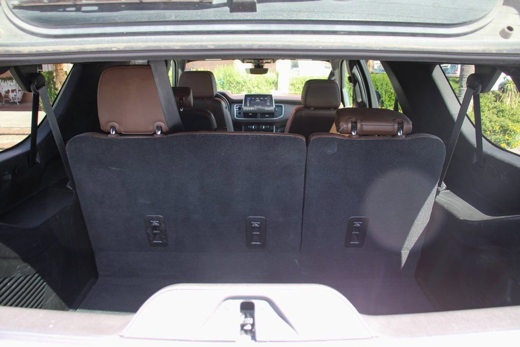 Used 2021 Chevrolet Suburban High Country w/ Premium Package image 9