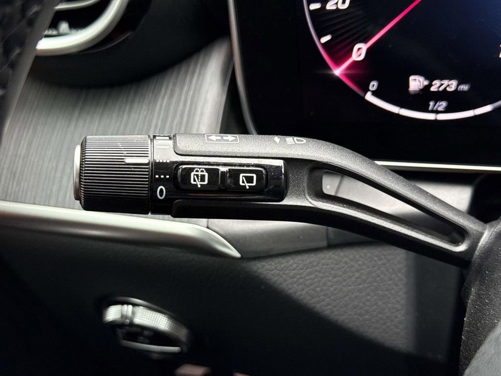 Used 2024 Mercedes-Benz GLC 300 4MATIC image 31