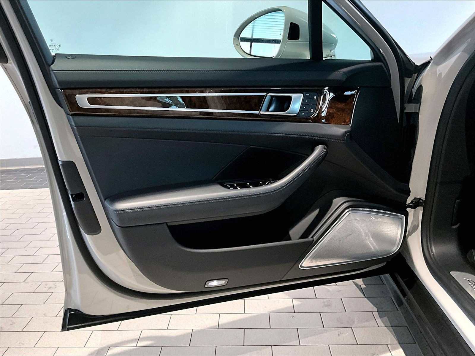 Used 2023 Porsche Panamera Turbo S image 26