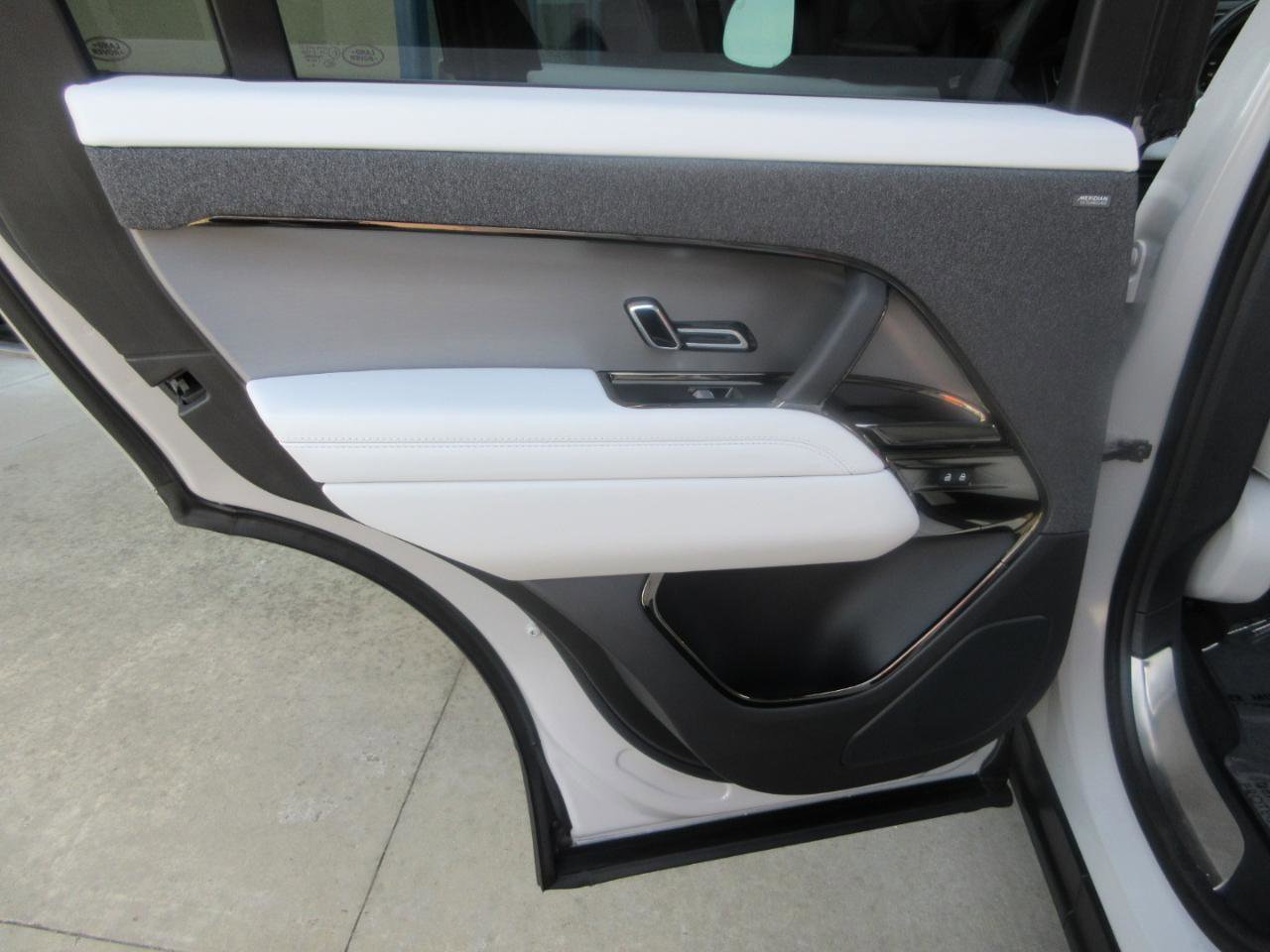 Used 2024 Land Rover Range Rover Sport SE image 35