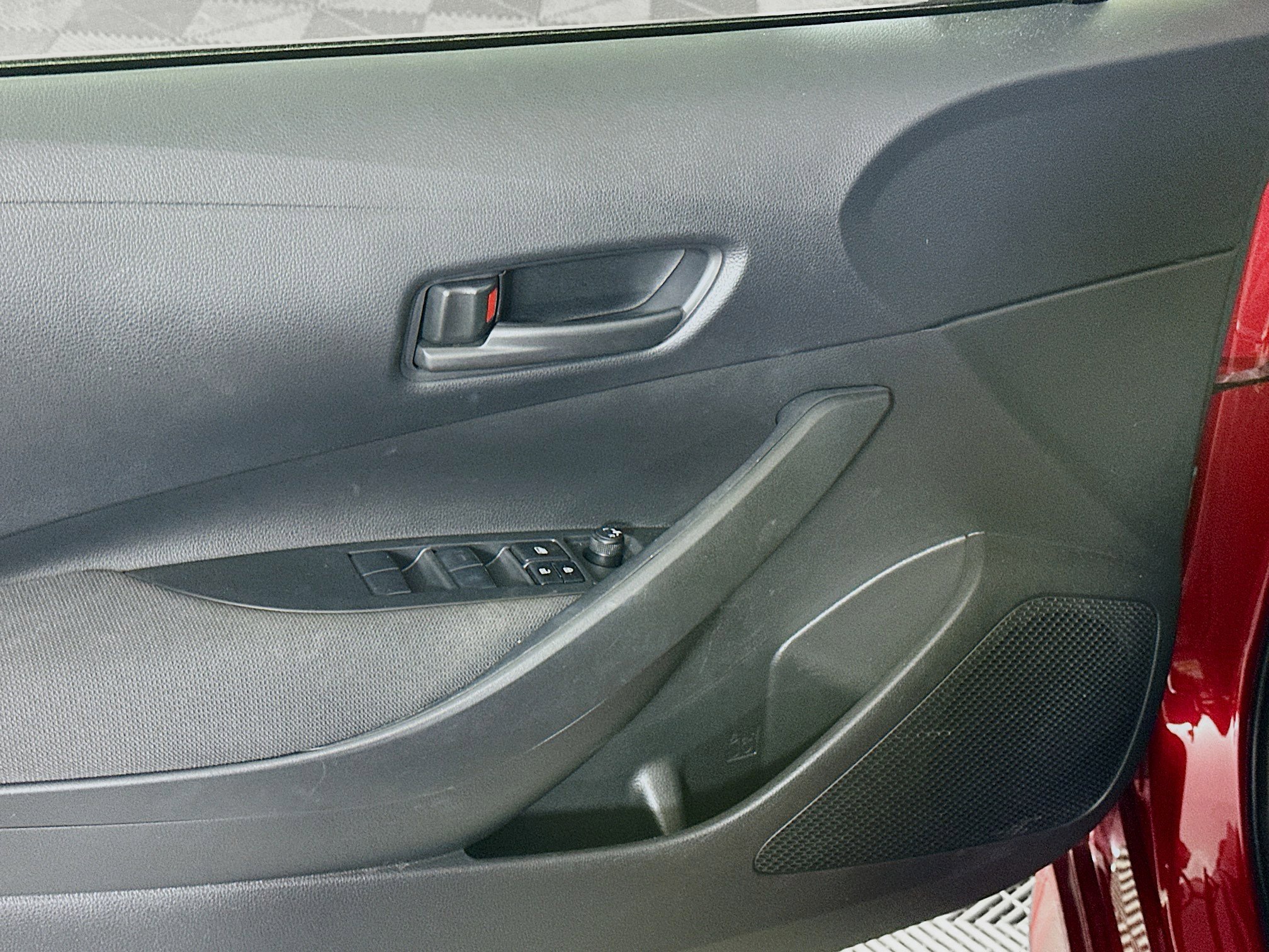 Used 2025 Toyota Corolla LE w/ LE Premium Package image 15