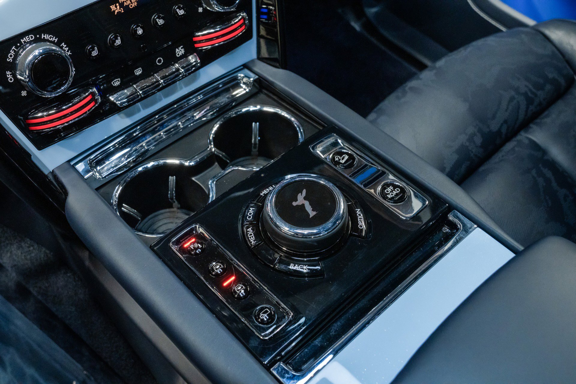 Used 2024 Rolls-Royce Cullinan Black Badge image 41