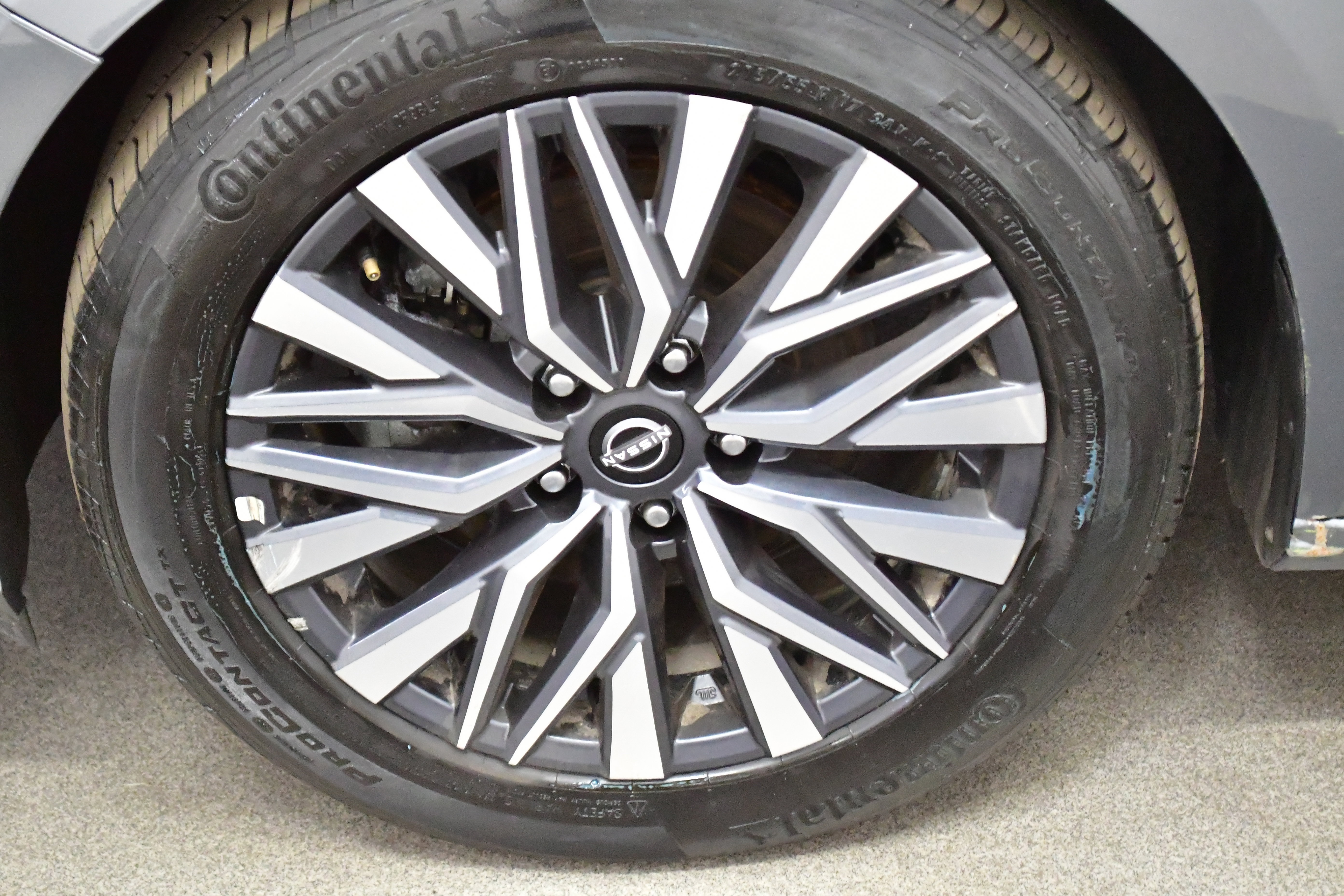 Used 2025 Nissan Altima 2.5 SV FWD image 34