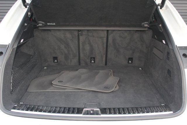 Used 2021 Porsche Cayenne GTS w/ Premium Package image 12