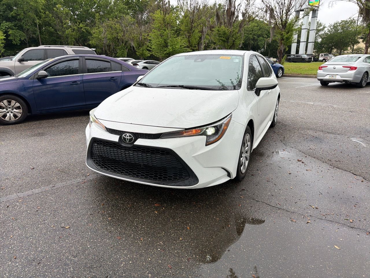 Used 2021 Toyota Corolla LE video 1