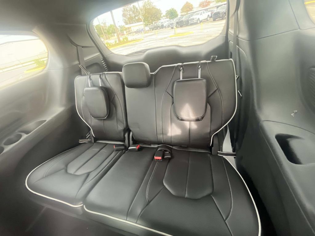 New 2026 Chrysler Pacifica Limited w/ S Appearance Package FWD image 12