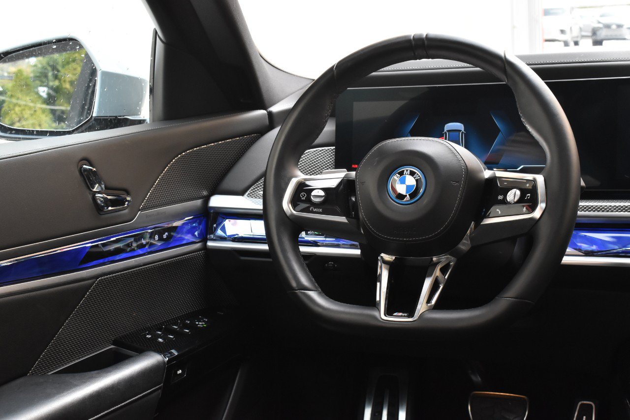 Used 2023 BMW i7 xDrive60 AWD/4WD image 28