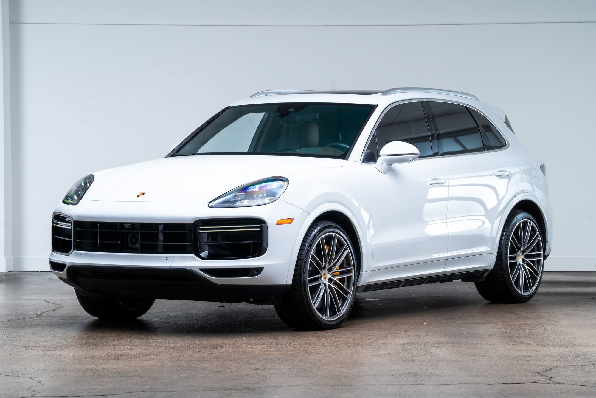 Used 2019 Porsche Cayenne Turbo AWD/4WD image 3
