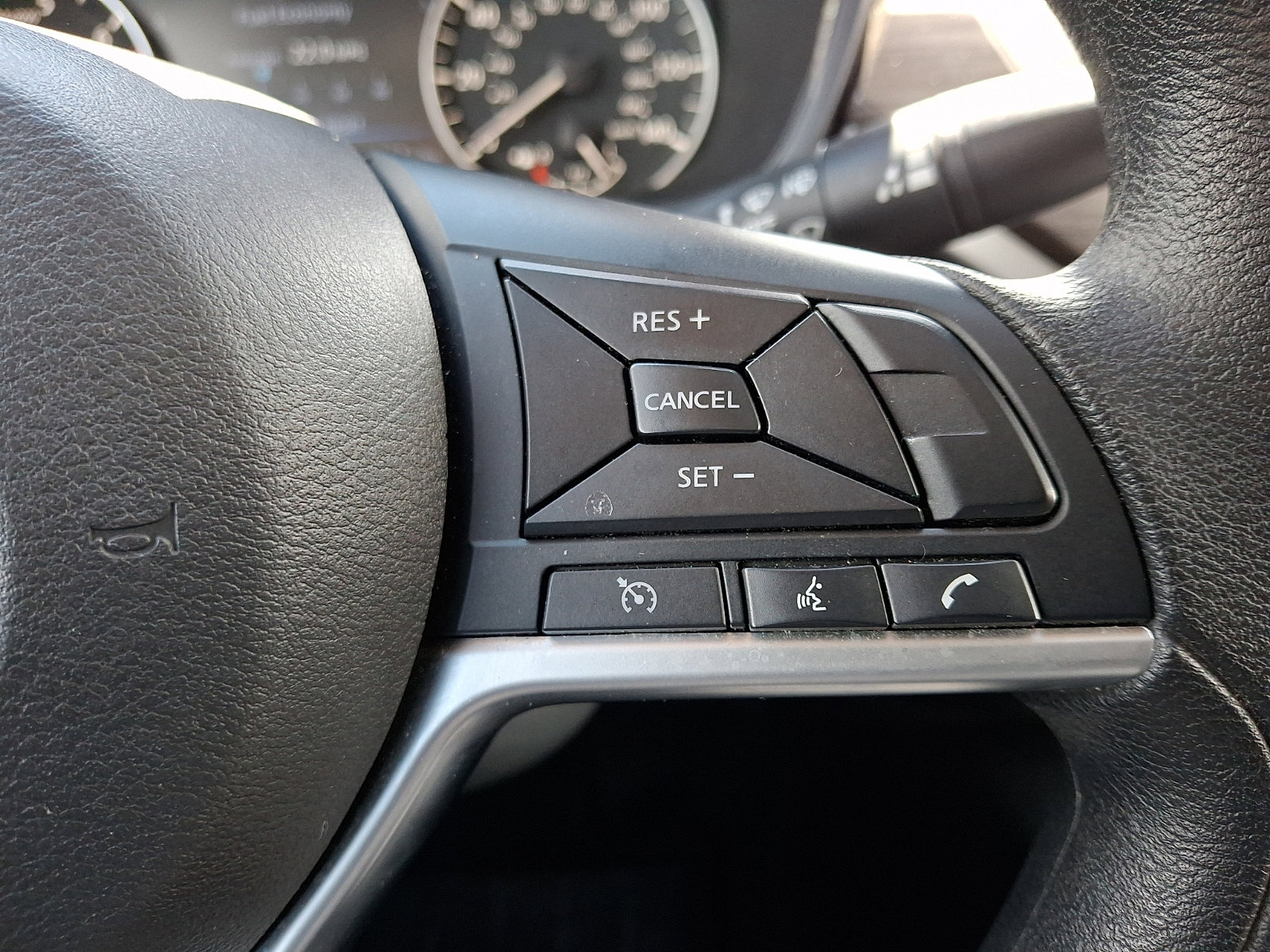 Used 2025 Nissan Altima 2.5 SV FWD image 21