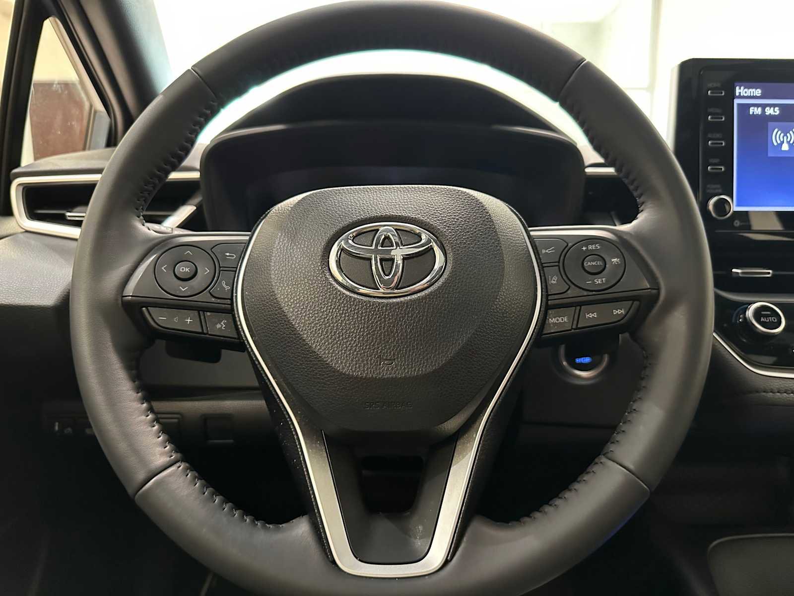 Used 2021 Toyota Corolla SE w/ SE Premium Package FWD image 11