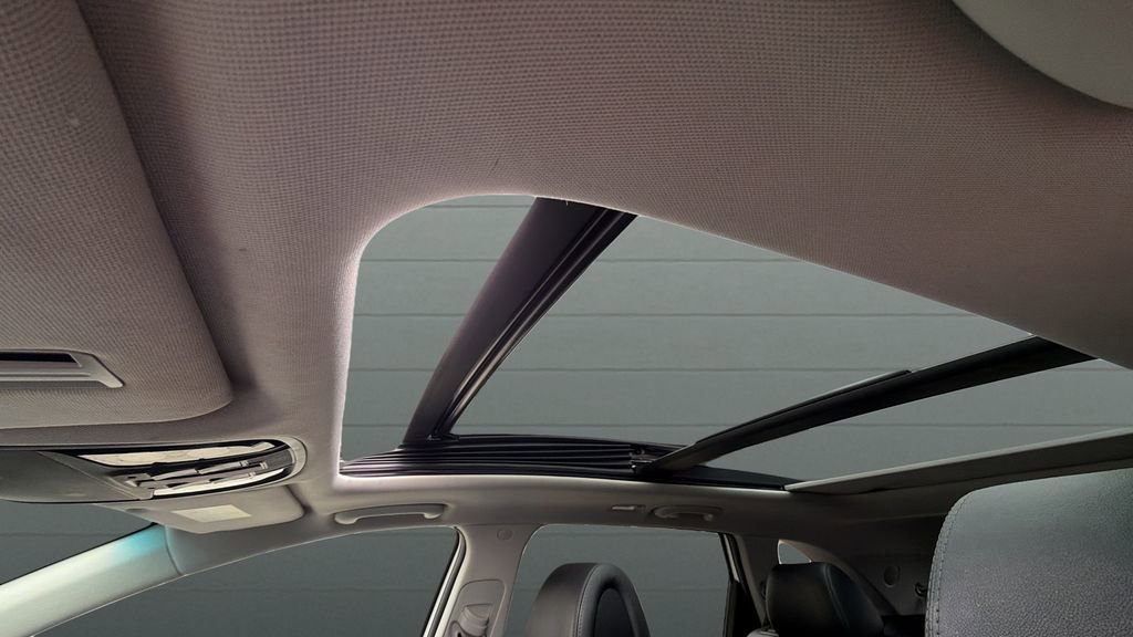 Used 2016 Kia Sorento SX image 17