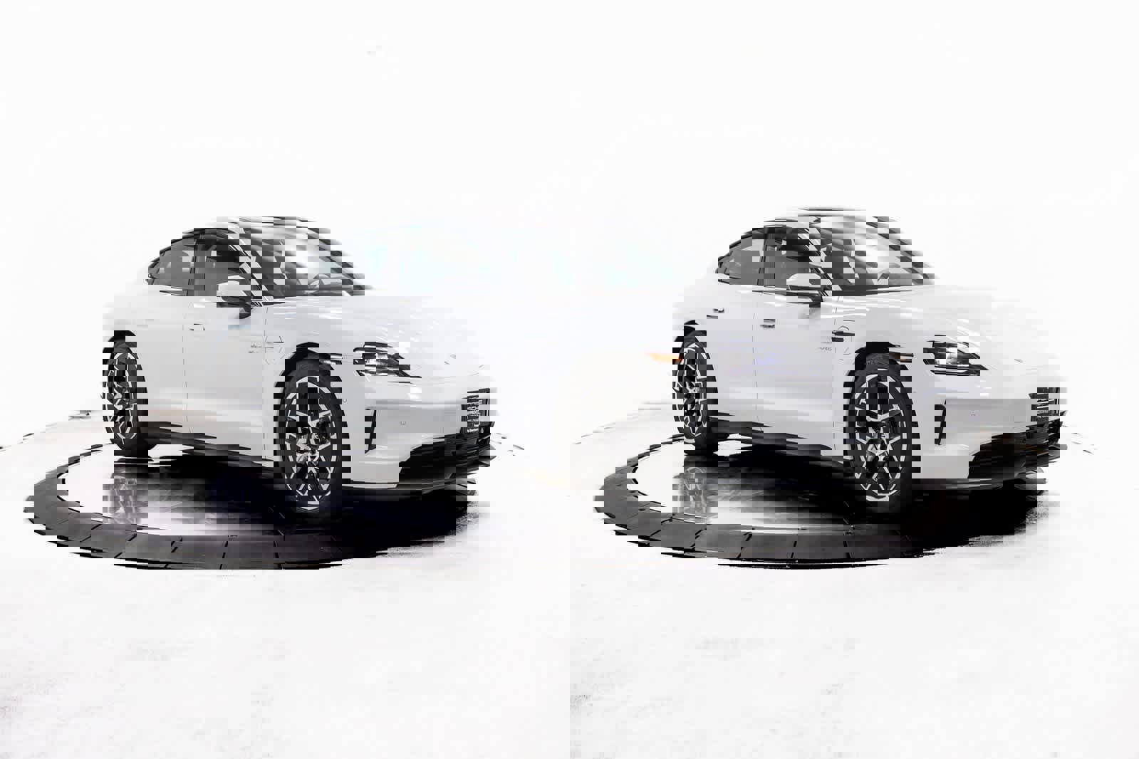 Certified 2025 Porsche Taycan image 9