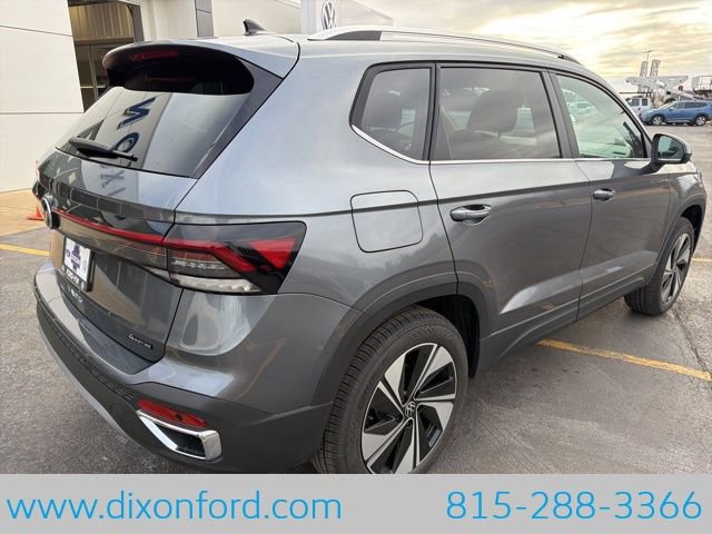 New 2026 Volkswagen Taos SE image 7