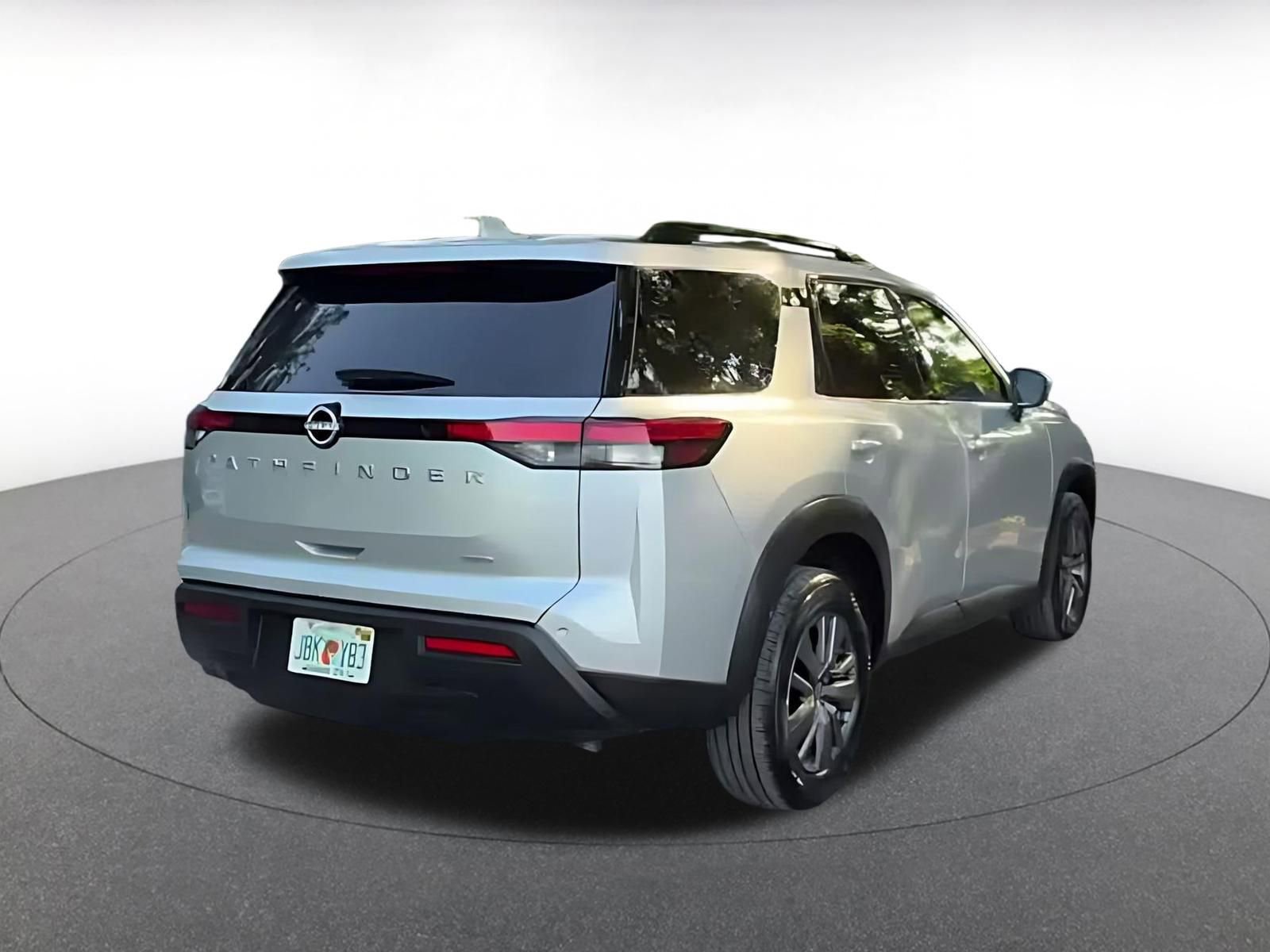 Used 2025 Nissan Pathfinder SV AWD/4WD image 15