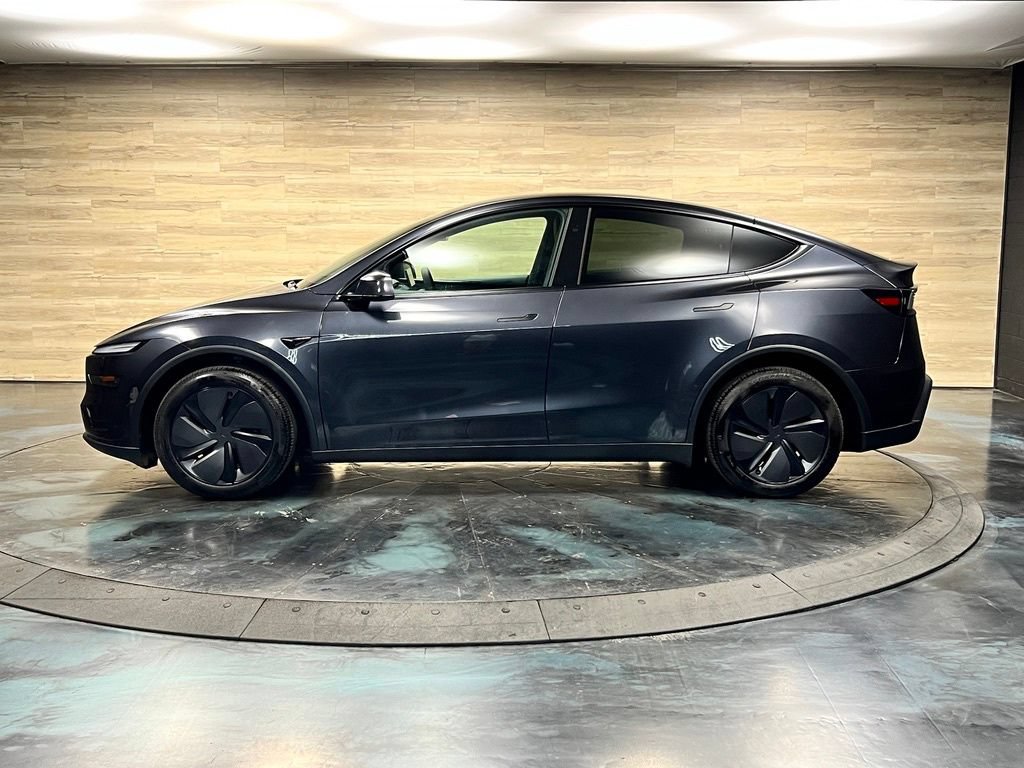 Used 2026 Tesla Model Y 2WD image 11