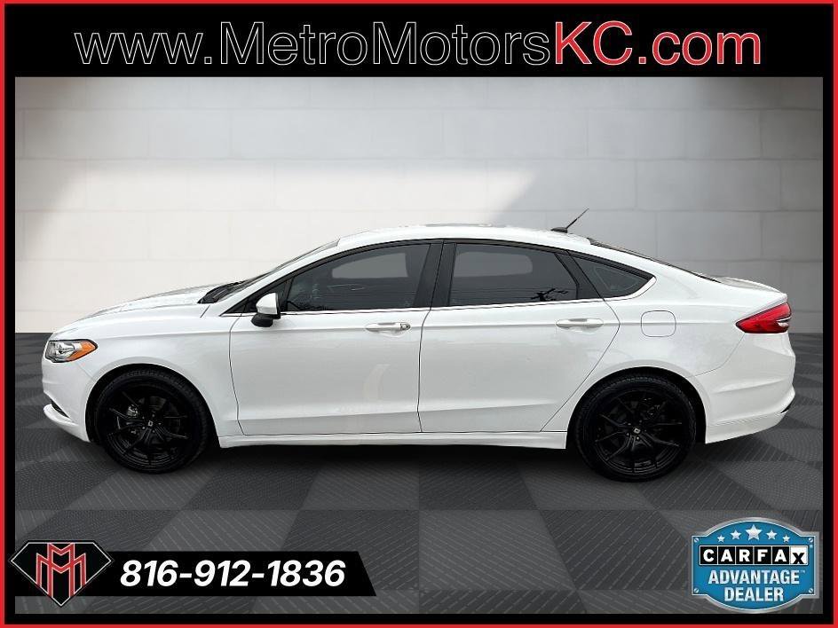 Used 2017 Ford Fusion SE image 2