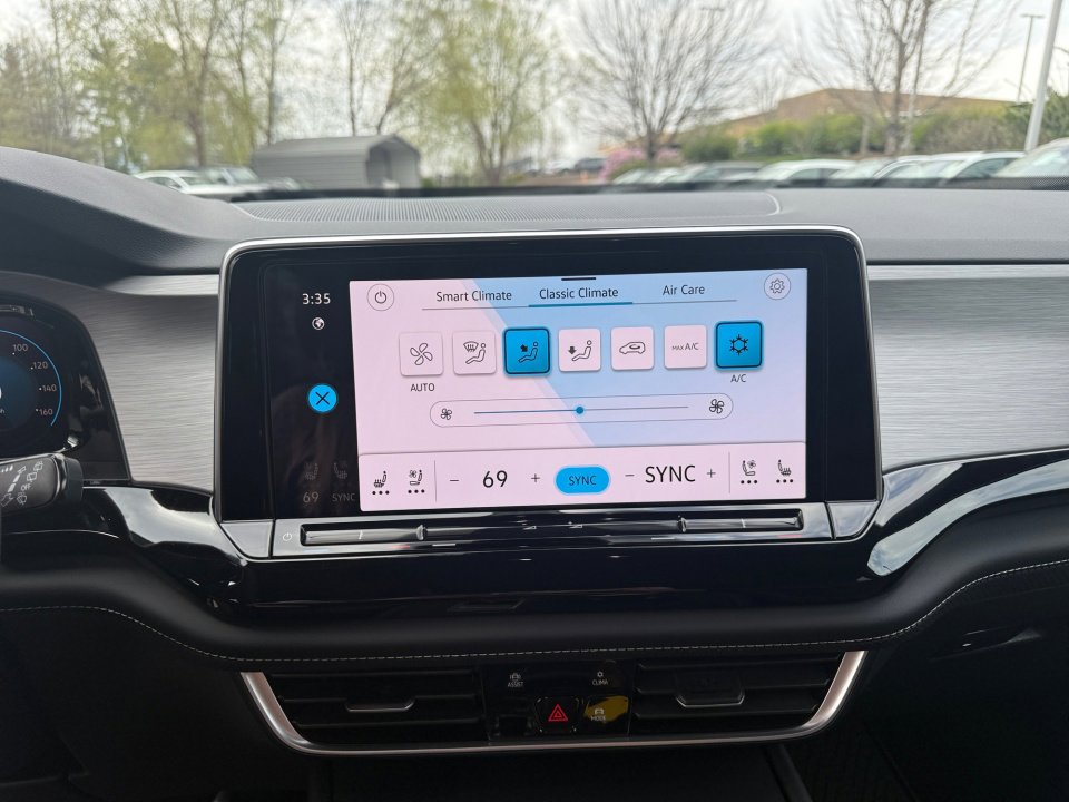 New 2026 Volkswagen Atlas Cross Sport SE image 18