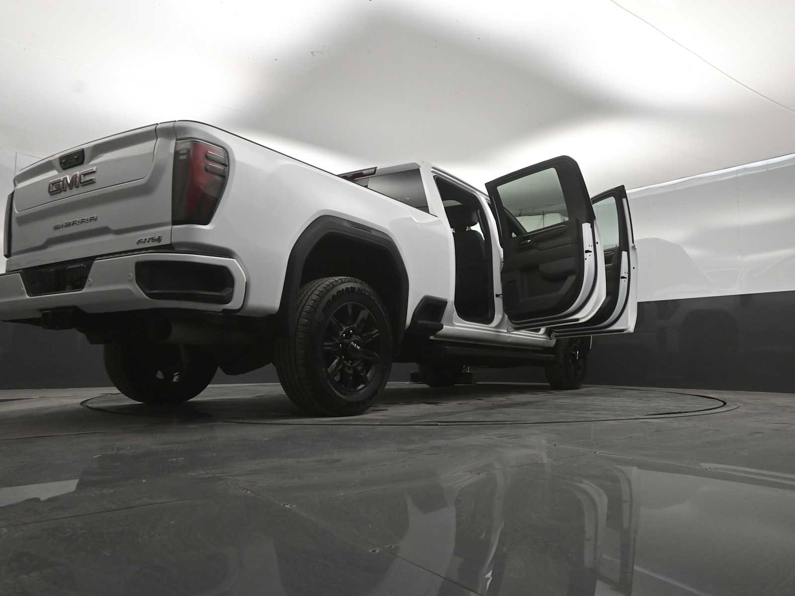 Used 2024 GMC Sierra 2500 AT4 w/ AT4 Preferred Package AWD/4WD image 48