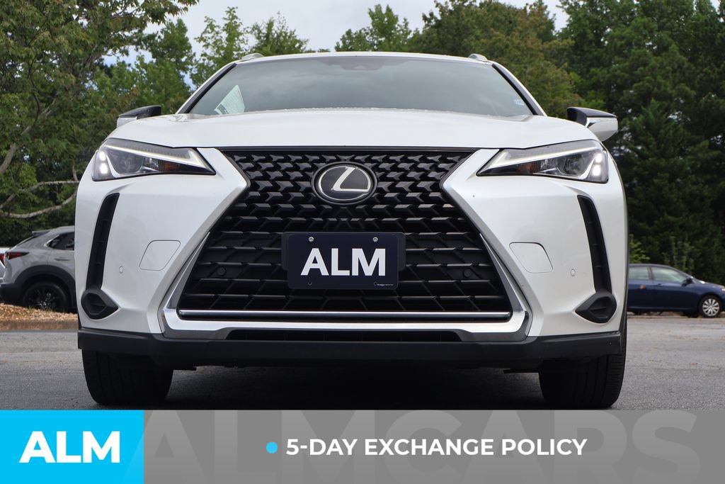 Used 2021 Lexus UX 200 w/ Accessory Package (Z2) FWD image 4