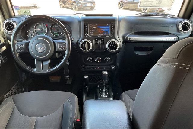 Used 2018 Jeep Wrangler Sahara w/ Connectivity Group image 14