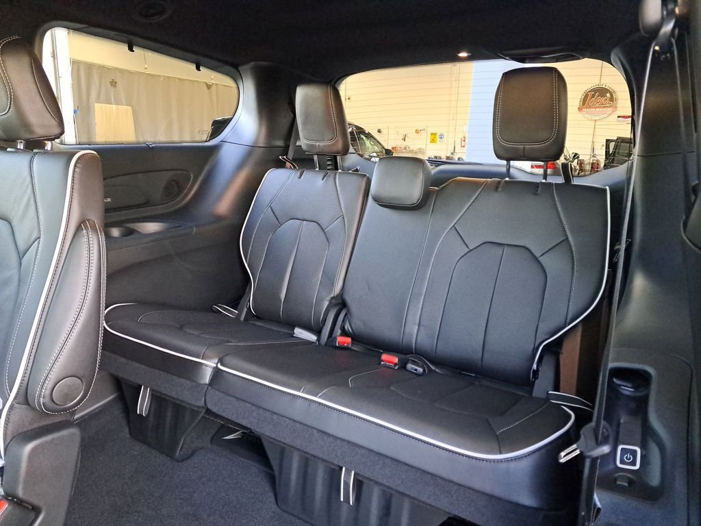 New 2026 Chrysler Pacifica Limited w/ Uconnect Theater Family Group image 13