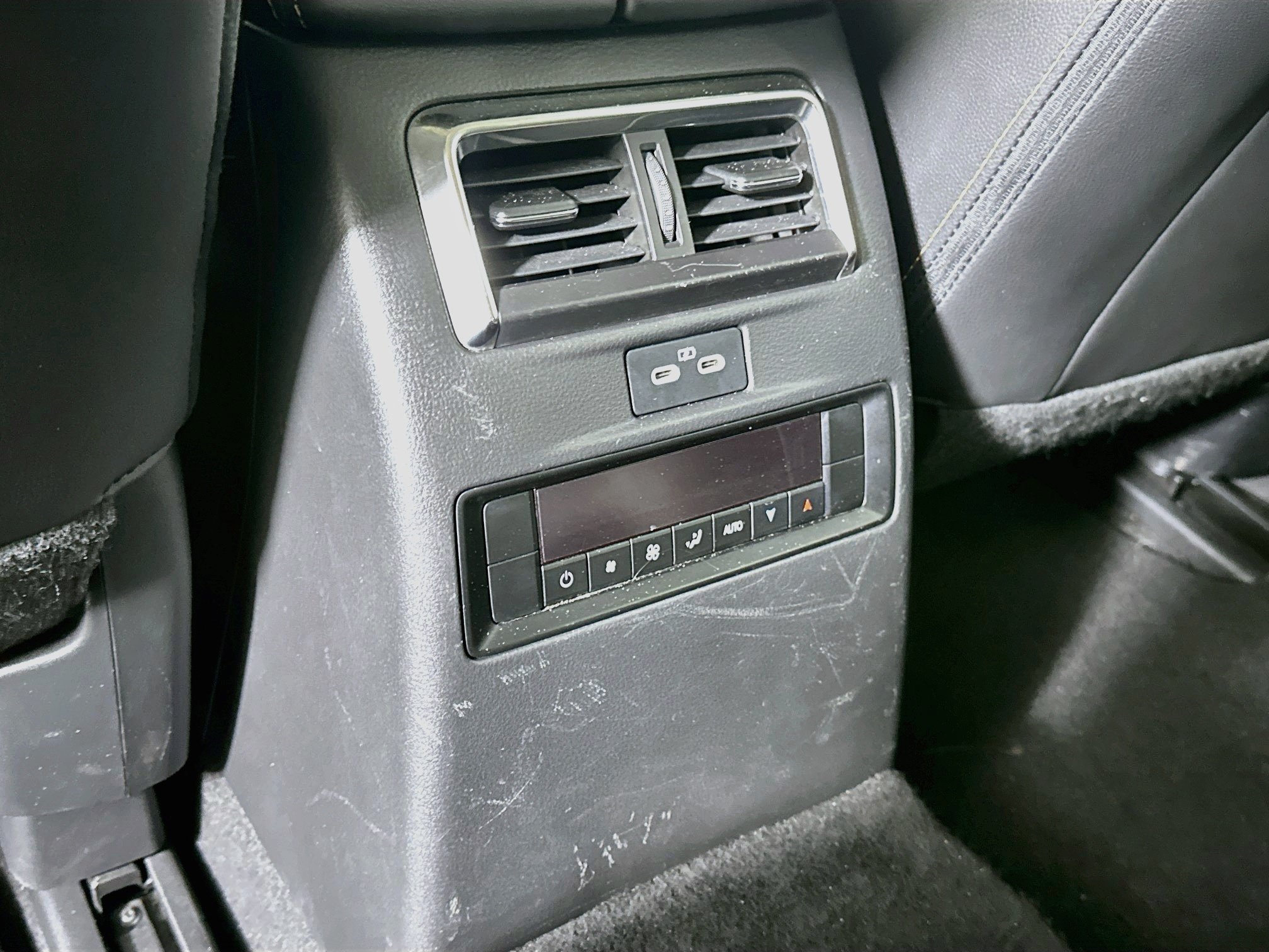 Used 2024 MAZDA CX-90 Plug-In Hybrid w/ Preferred AWD/4WD image 28