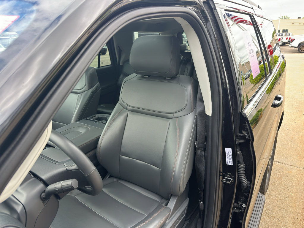 Used 2025 Ford Expedition Active AWD/4WD image 27