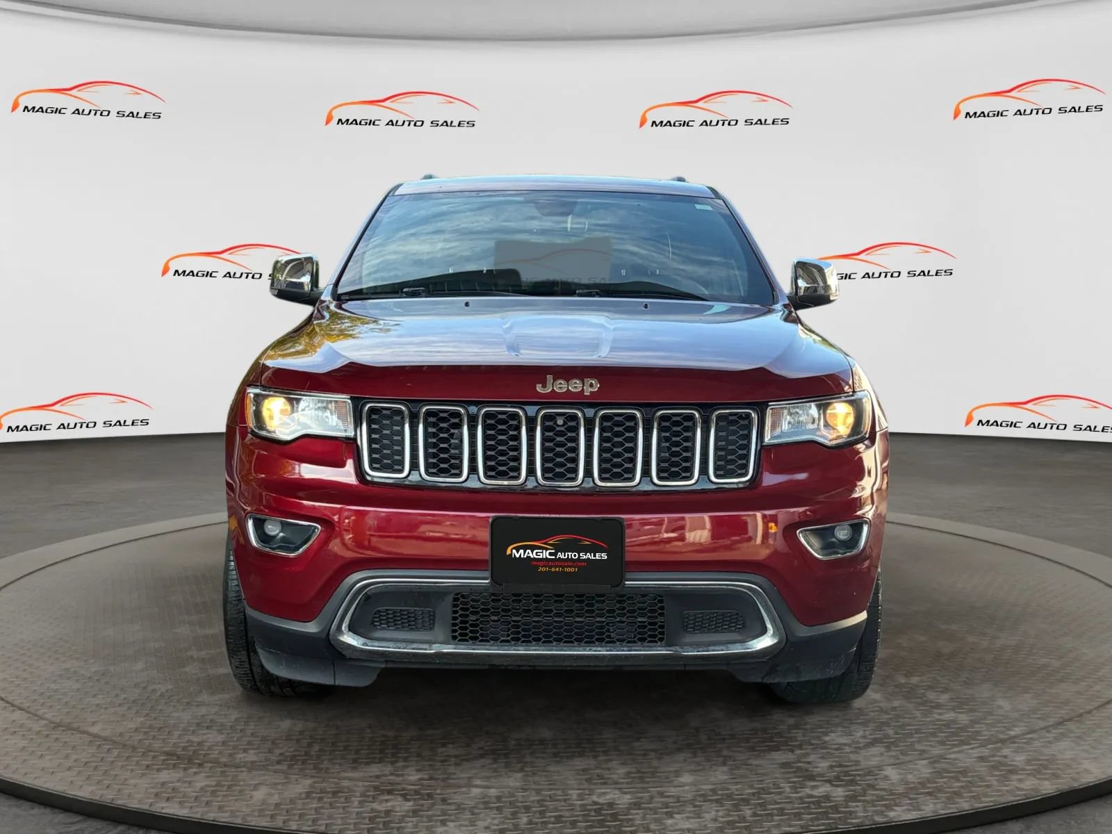Used 2019 Jeep Grand Cherokee Limited AWD/4WD image 3