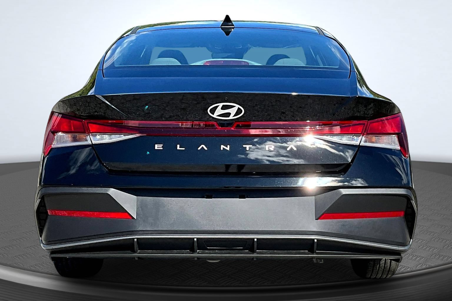 New 2026 Hyundai Elantra SE FWD image 4