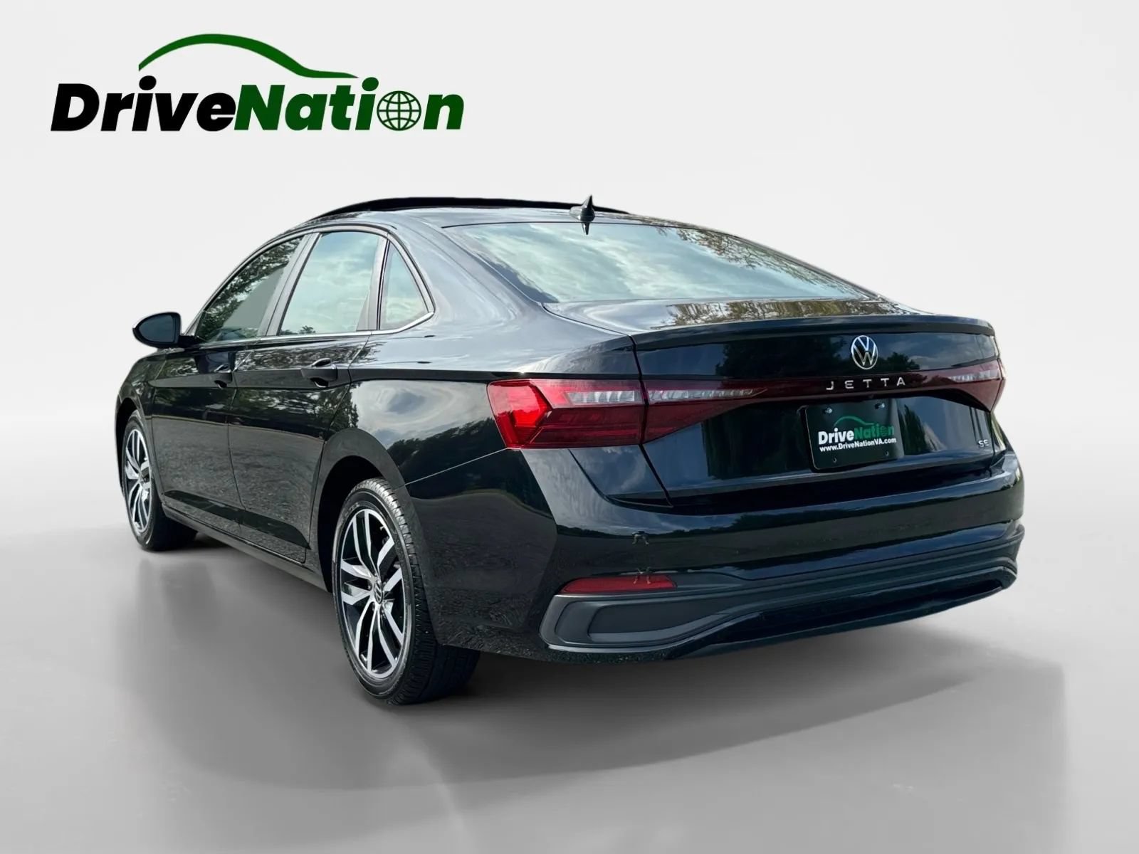 Used 2025 Volkswagen Jetta SE FWD image 7