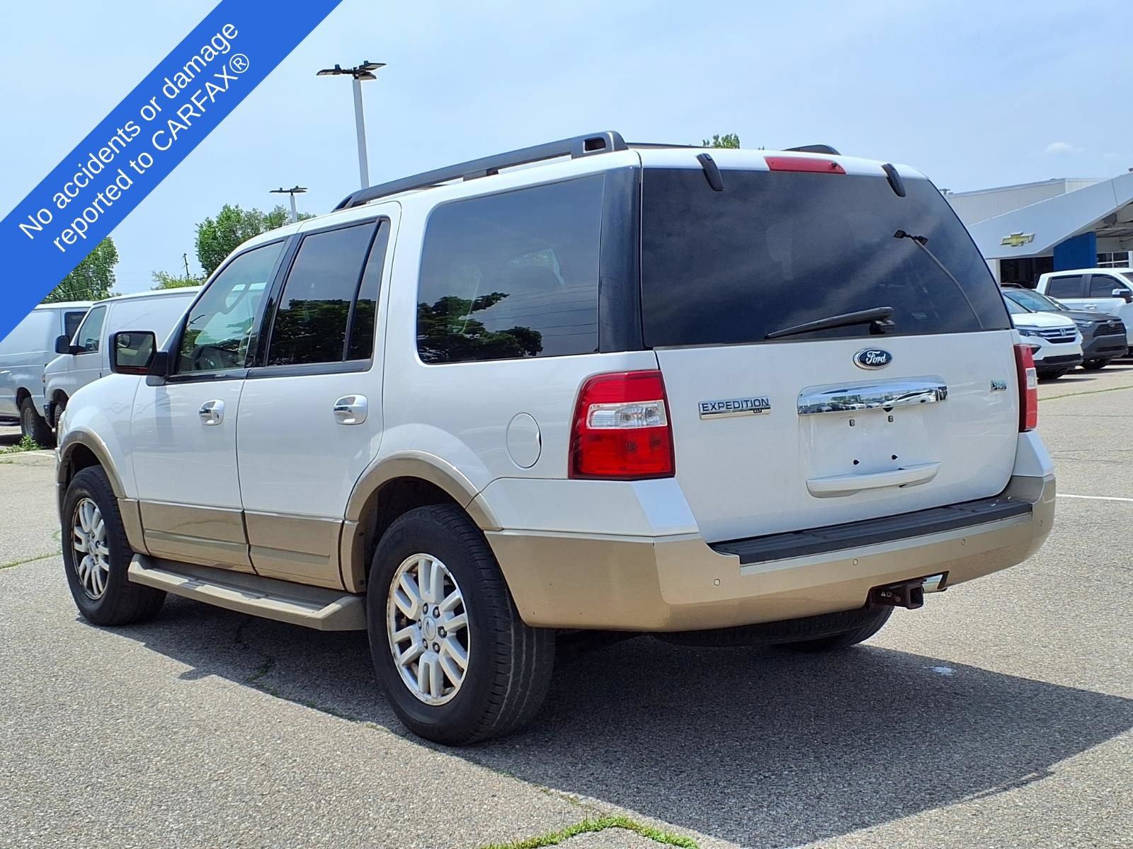 Used 2014 Ford Expedition XLT w/ Equipment Group 202A AWD/4WD image 8