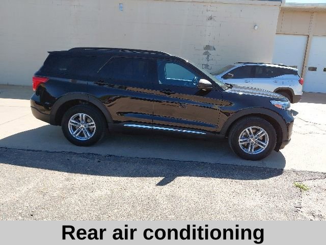 Used 2022 Ford Explorer XLT AWD/4WD image 3