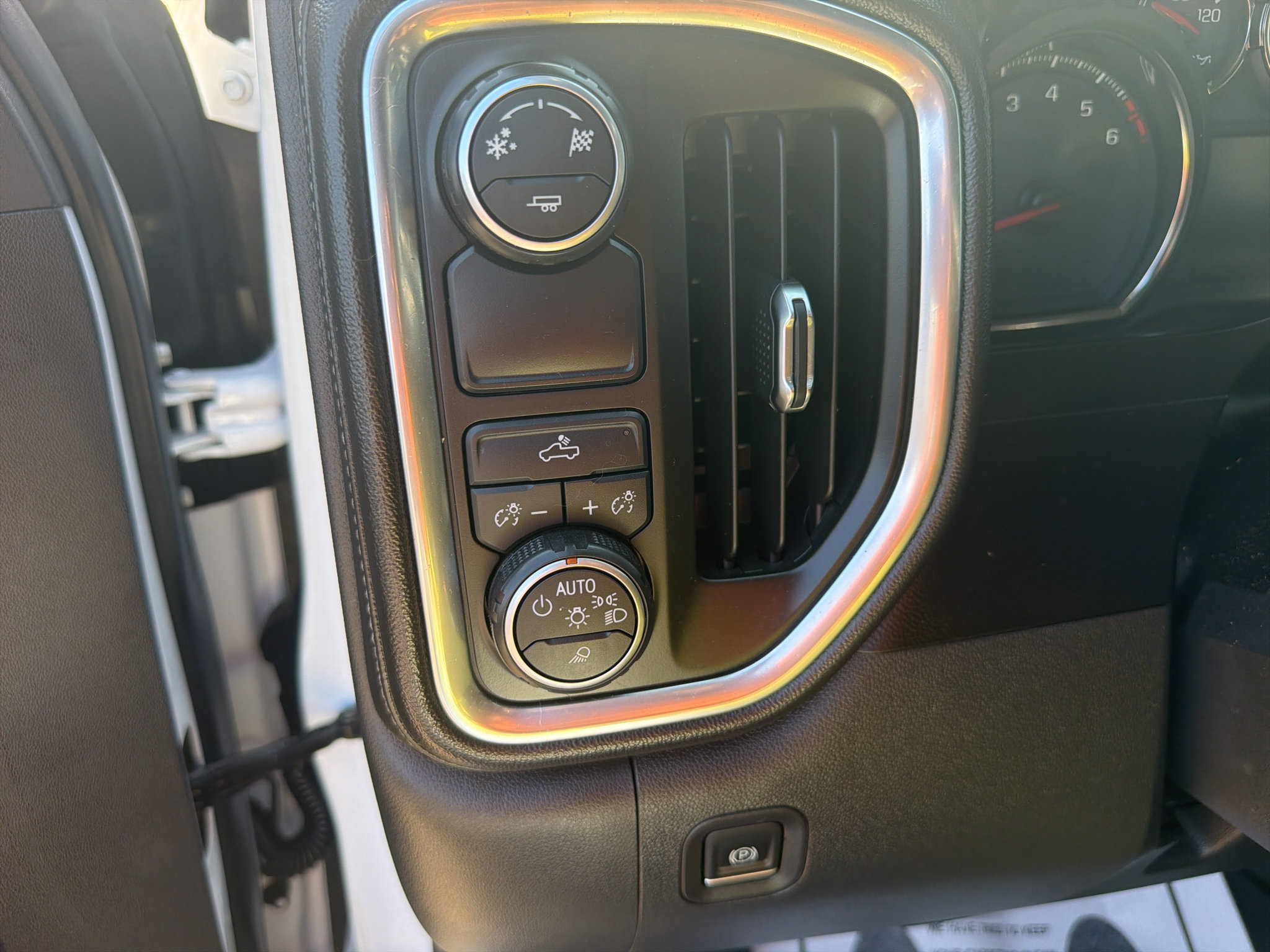 Used 2019 Chevrolet Silverado 1500 LT w/ Convenience Package RWD image 10
