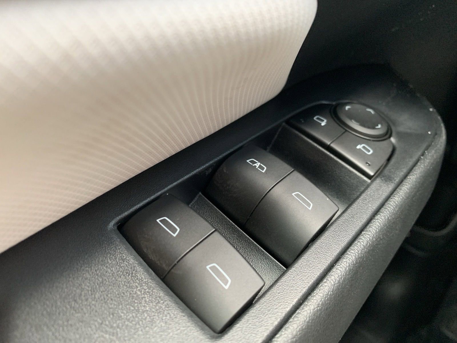 New 2026 Chevrolet Equinox EV LT image 40