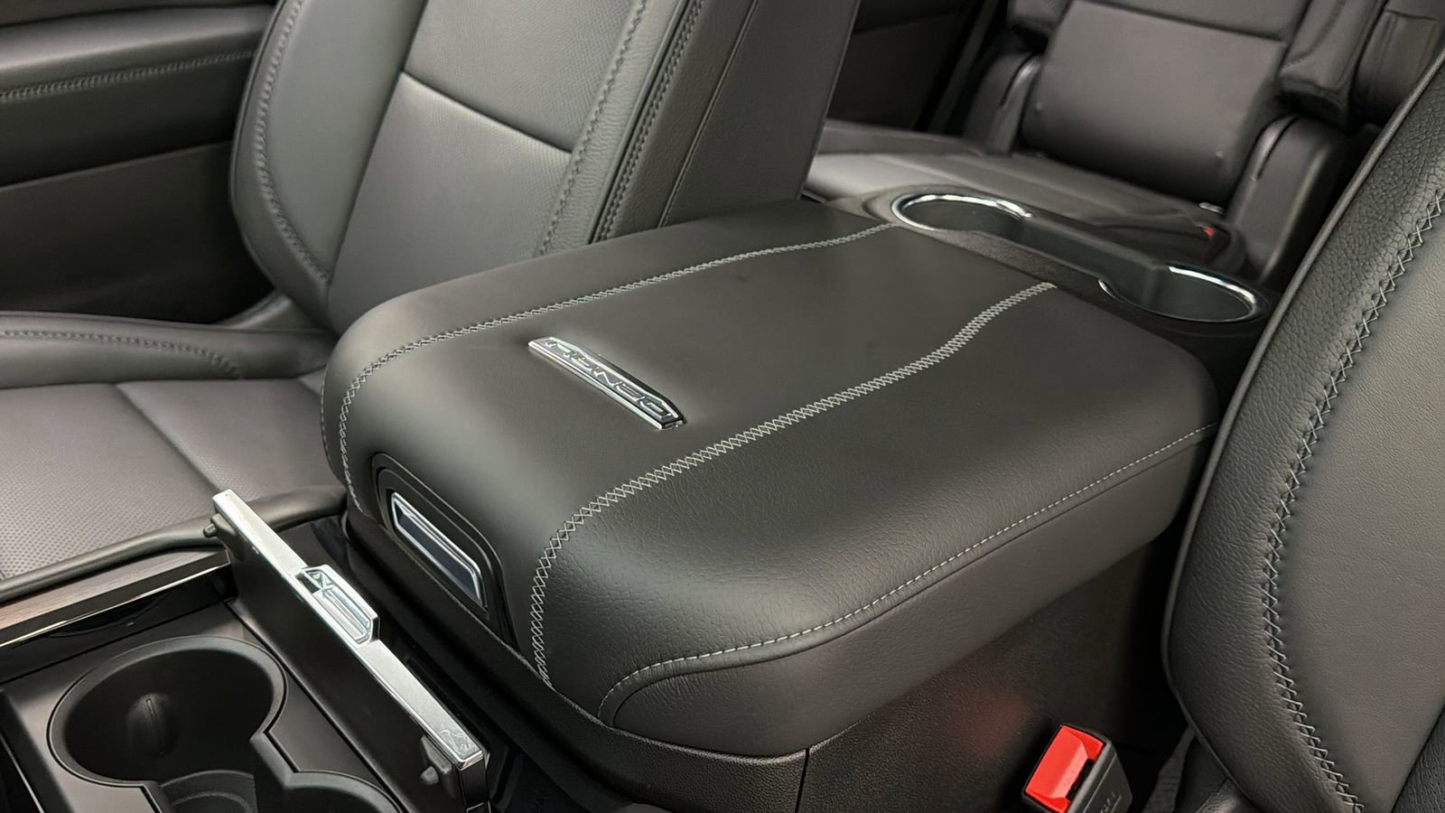 Used 2026 GMC Yukon Denali w/ Sun & Power Step Package AWD/4WD image 35