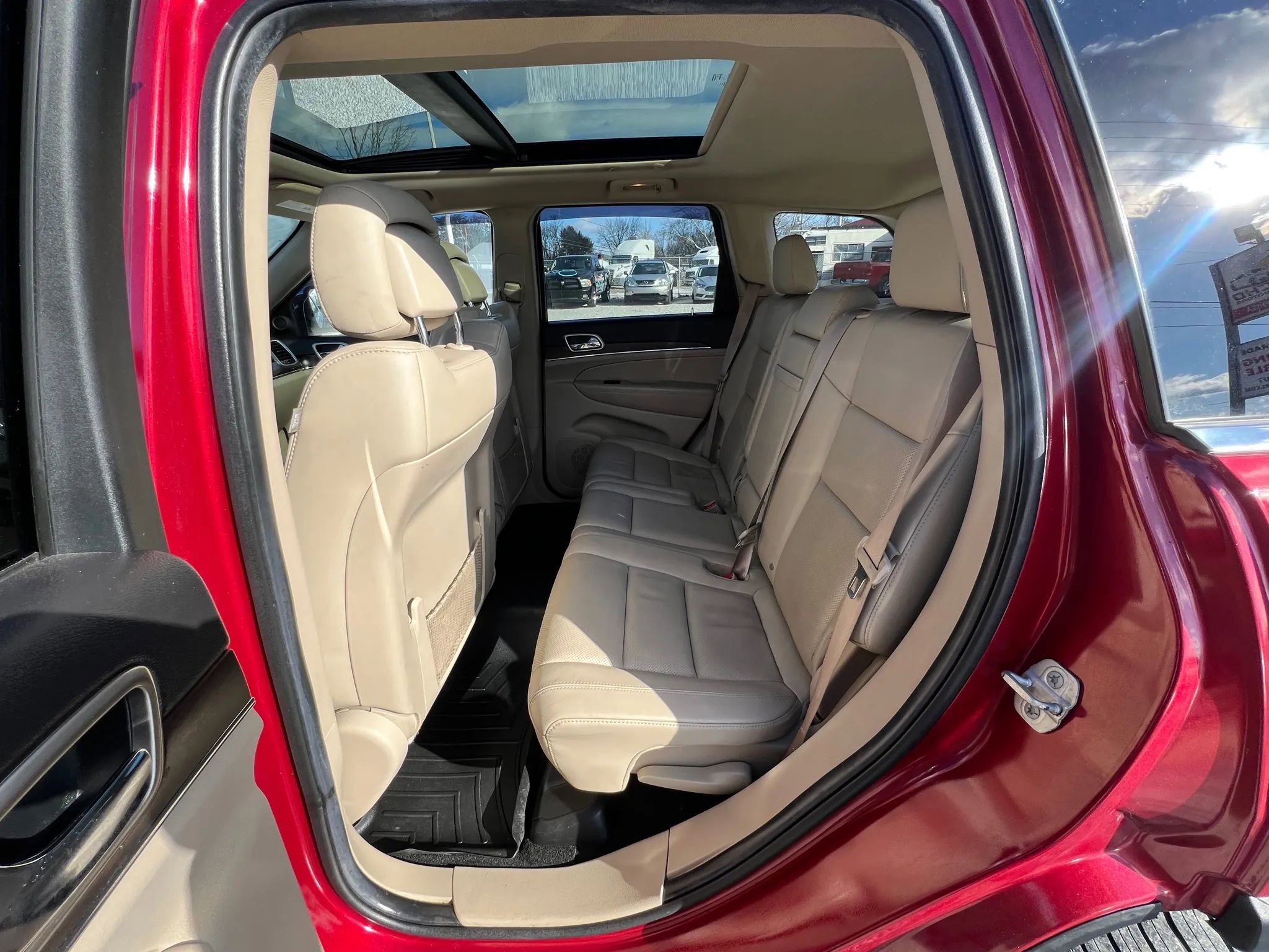 Used 2014 Jeep Grand Cherokee Limited w/ Luxury Group II image 12