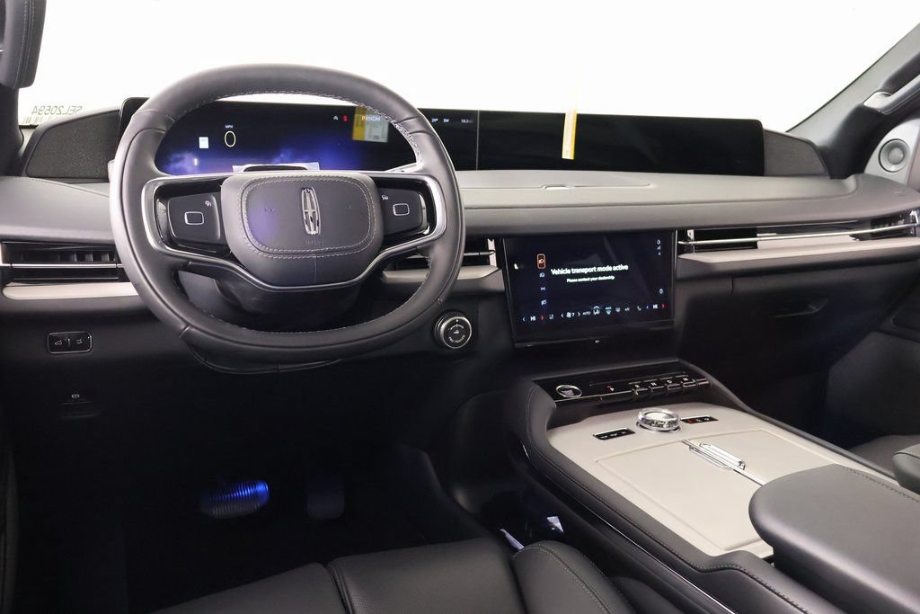 New 2025 Lincoln Navigator Reserve w/ Jet Appearance Package AWD/4WD image 2