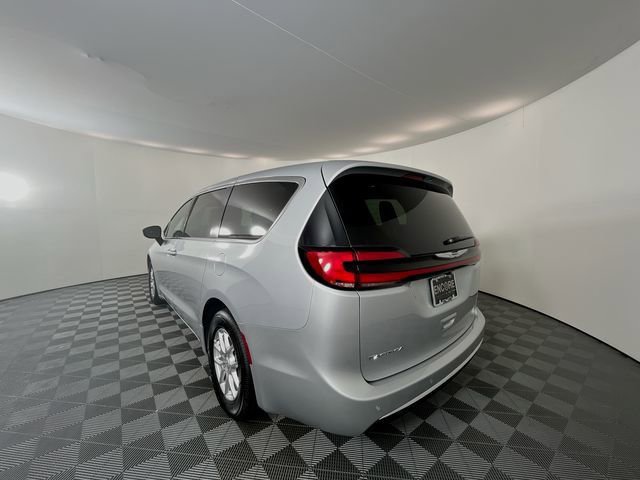 New 2026 Chrysler Pacifica Select image 6