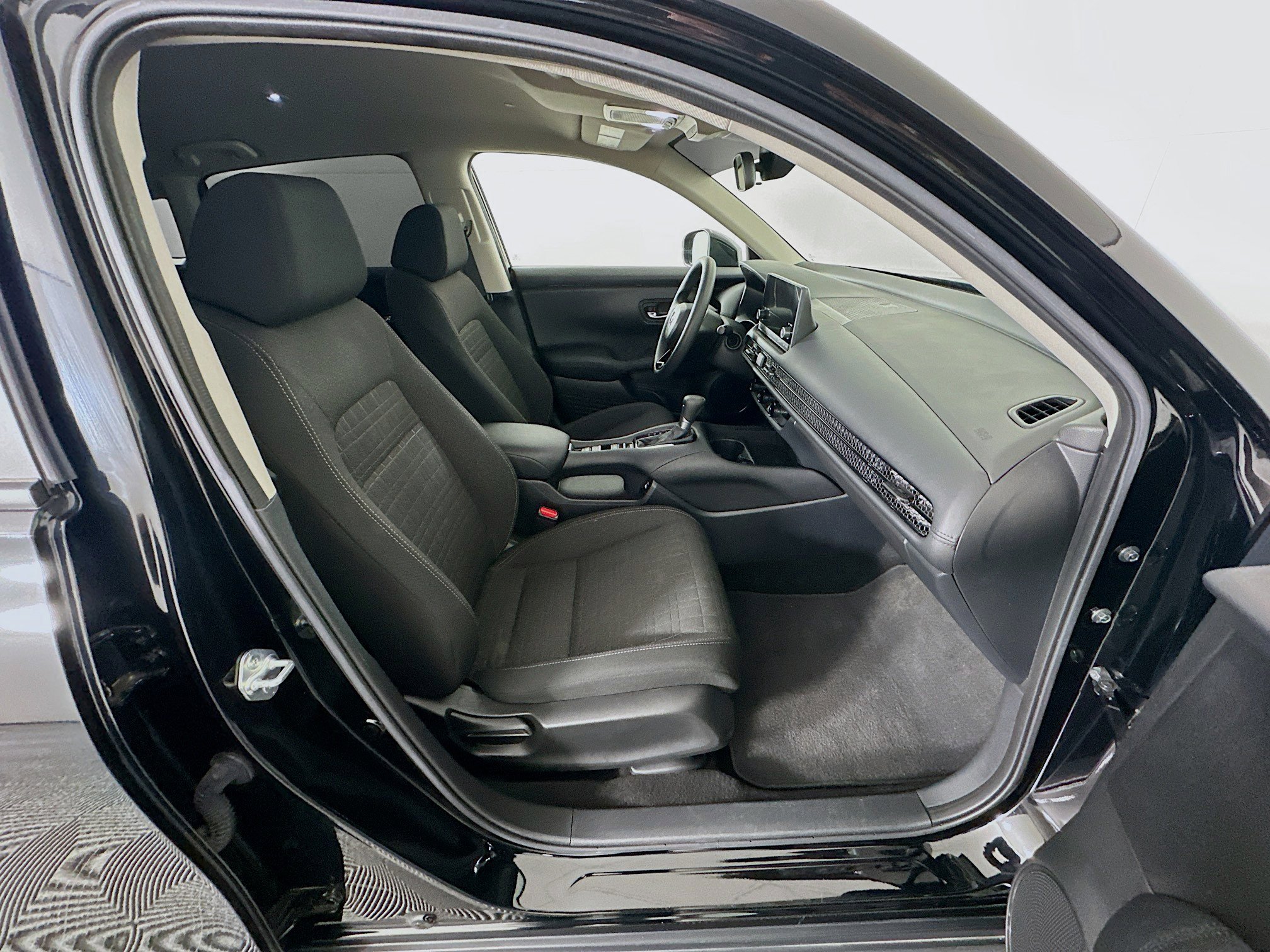 Used 2023 Honda HR-V LX image 28