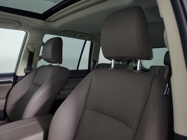Used 2023 Lexus GX 460 Premium w/ Accessory Package AWD/4WD image 18