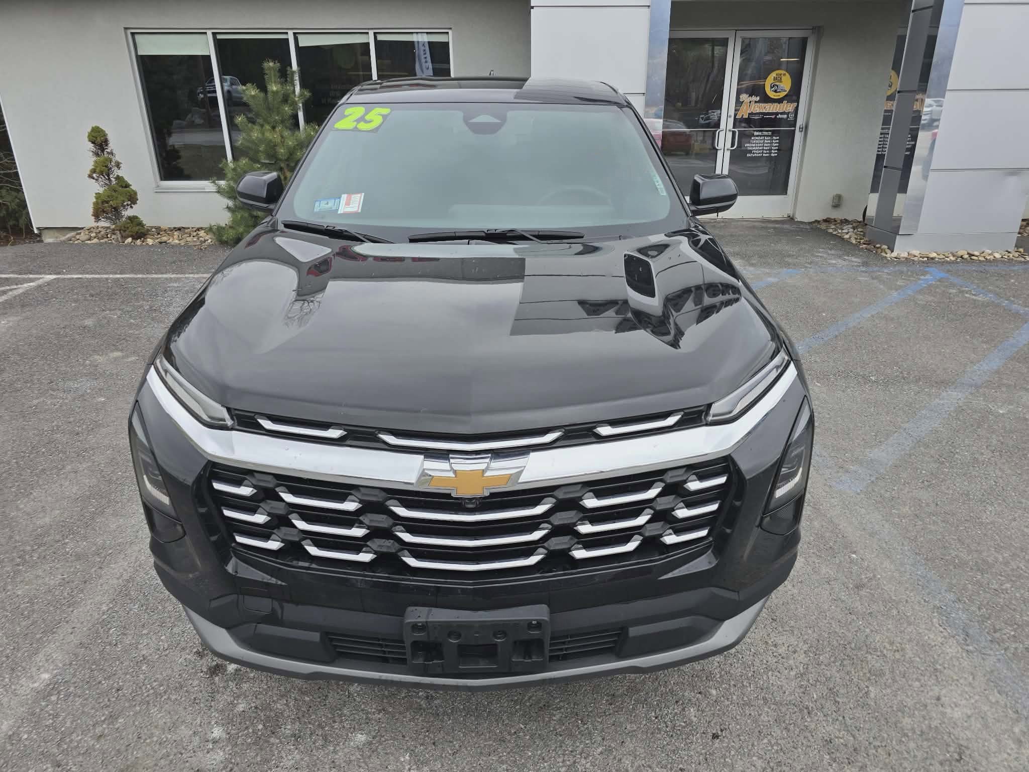 Used 2025 Chevrolet Equinox LT AWD/4WD image 8
