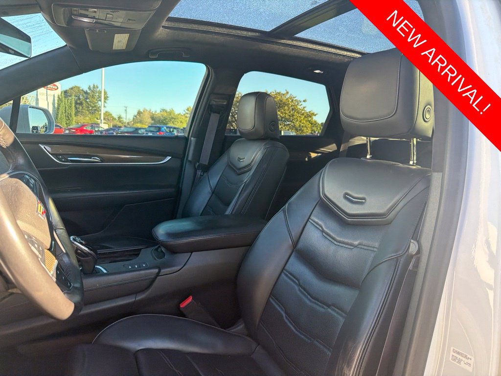 Used 2017 Cadillac XT5 Platinum w/ Driver Assist Package AWD/4WD image 8