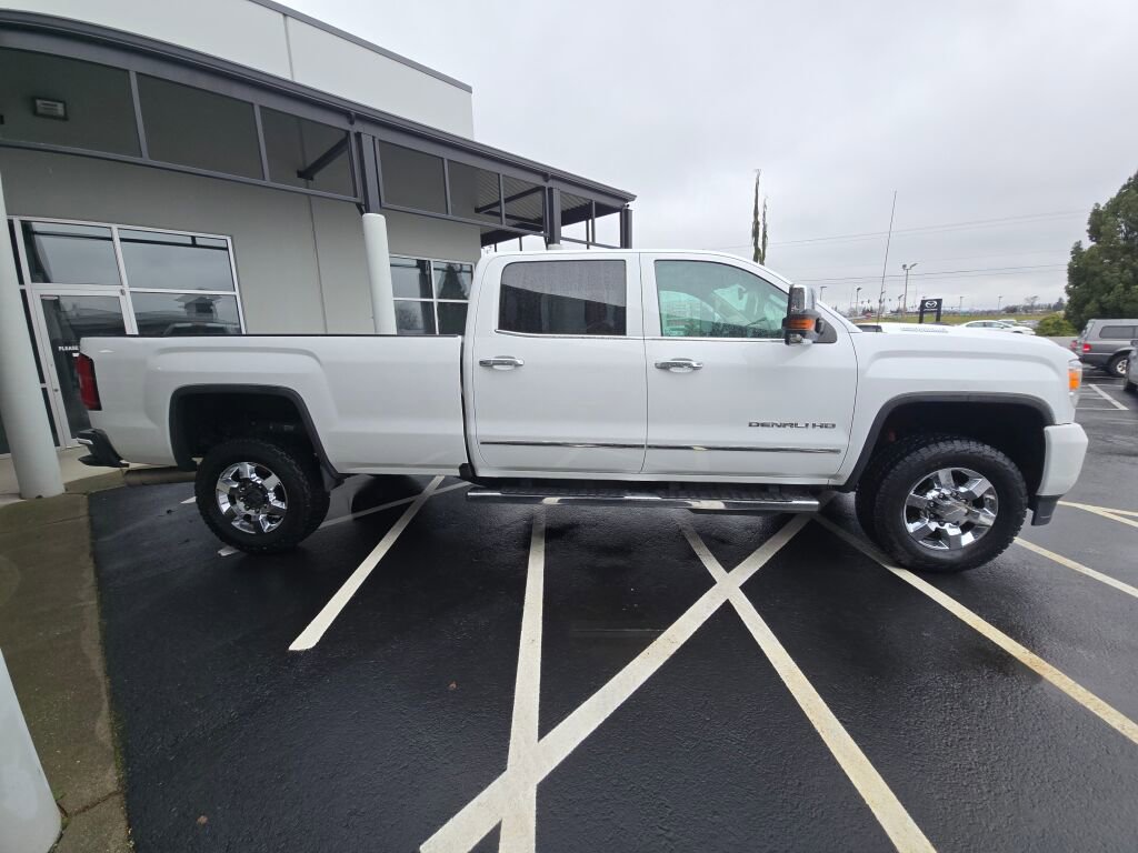 Used 2017 GMC Sierra 3500 Denali w/ Duramax Plus Package image 4