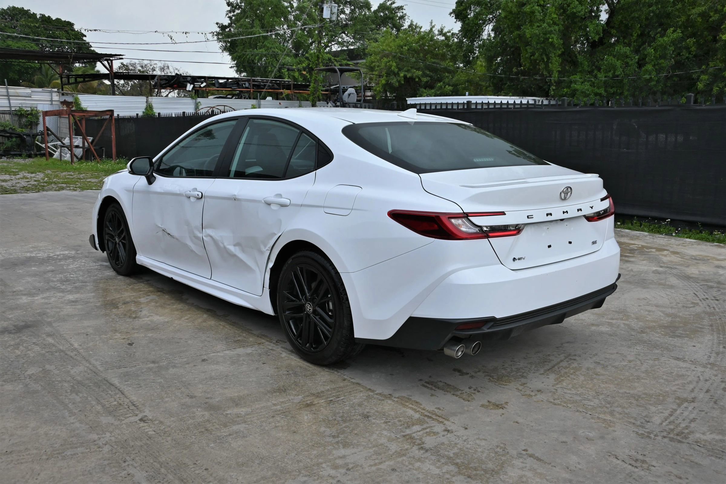 Used 2025 Toyota Camry SE image 5