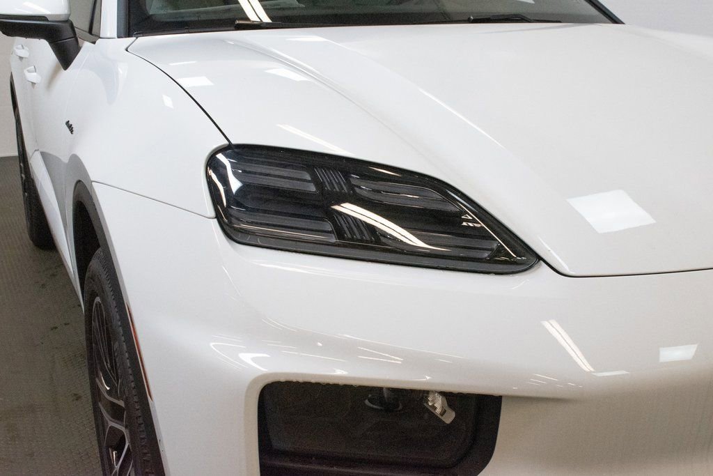 Used 2025 Porsche Macan 4S Electric image 7