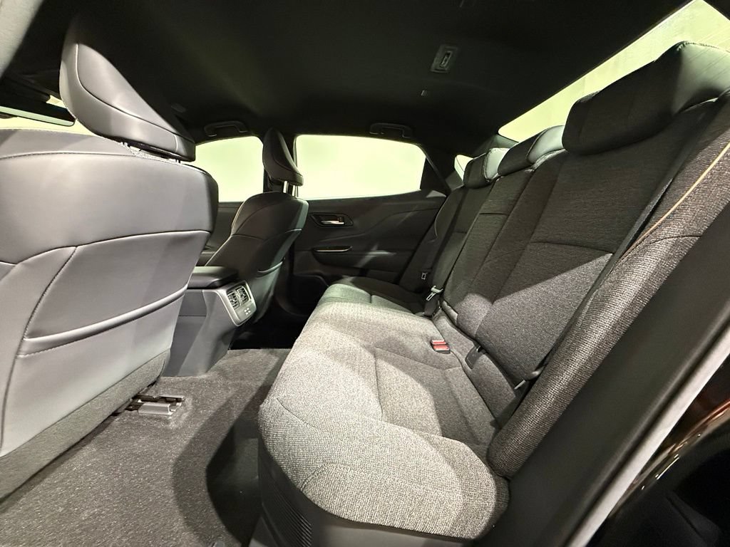Certified 2023 Toyota Crown AWD/4WD image 17