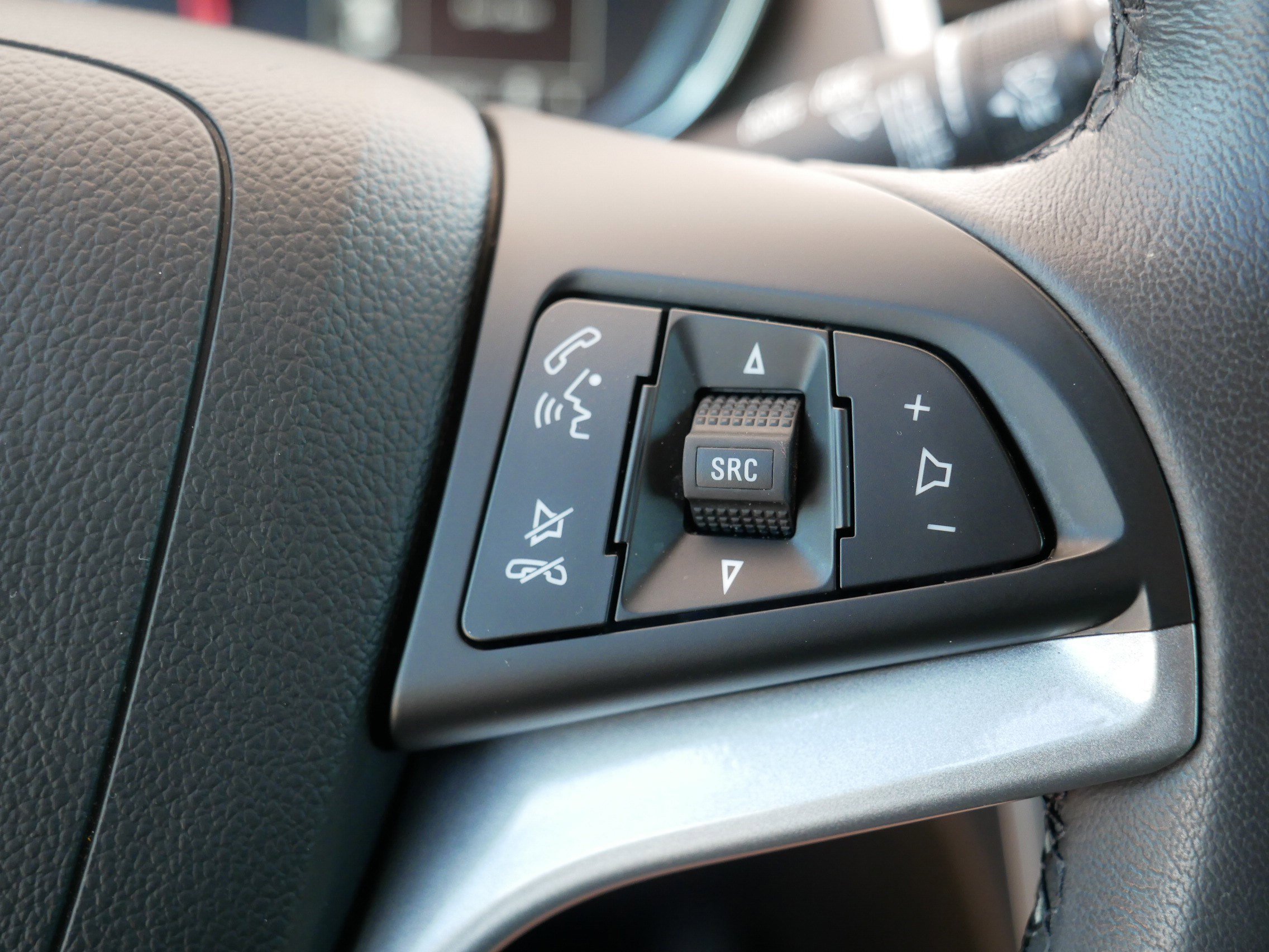 Used 2022 Chevrolet Trax LT w/ LT Convenience Package image 29