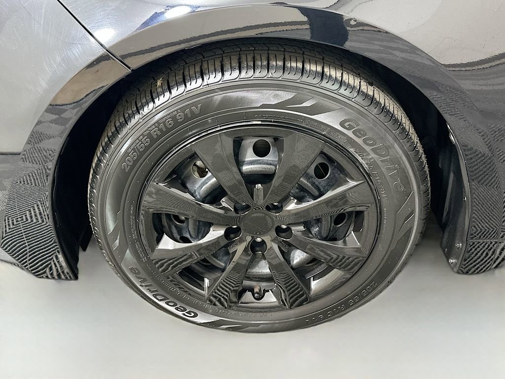 Certified 2024 Toyota Corolla LE image 30