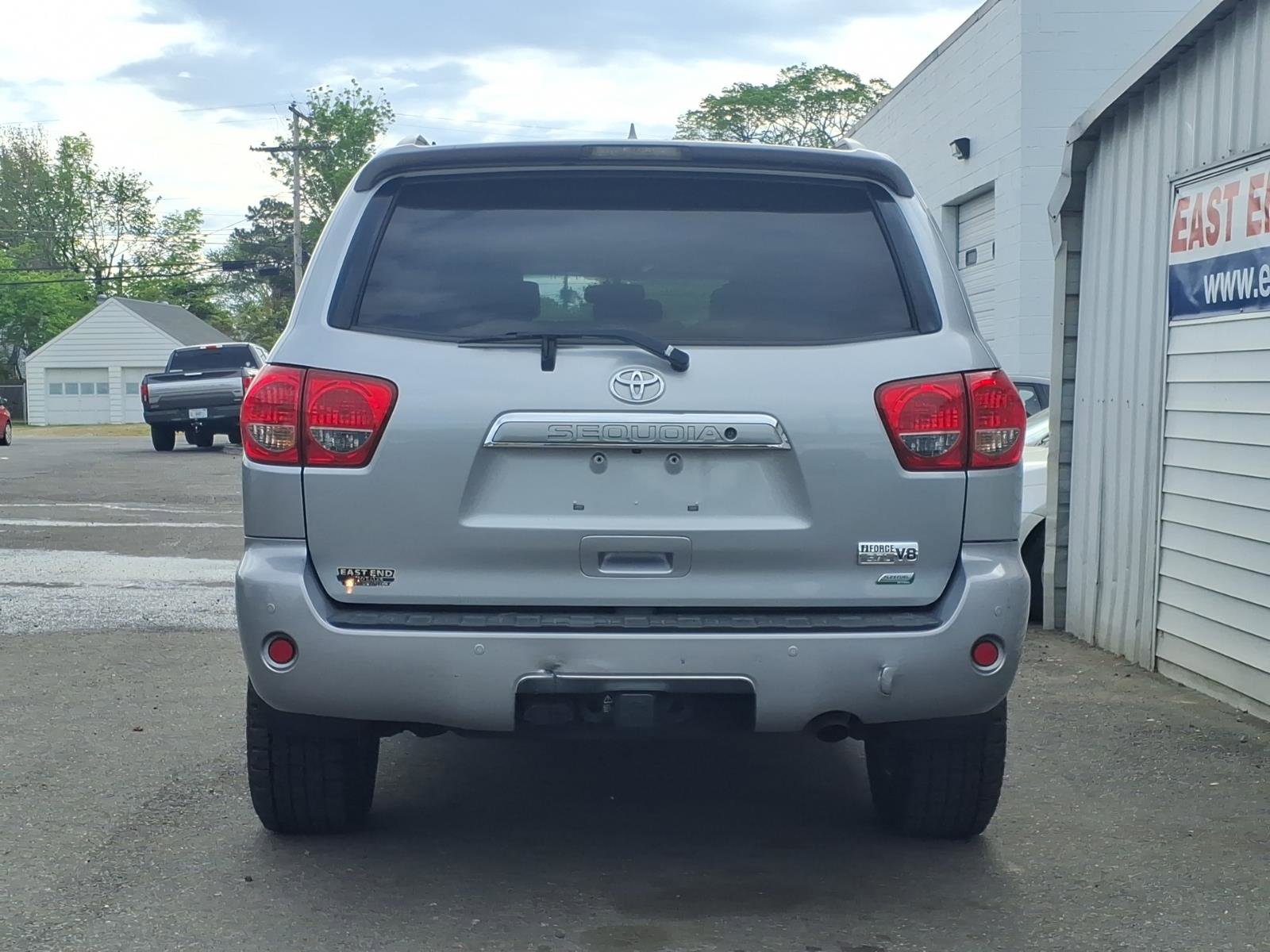 Used 2015 Toyota Sequoia Limited AWD/4WD image 4